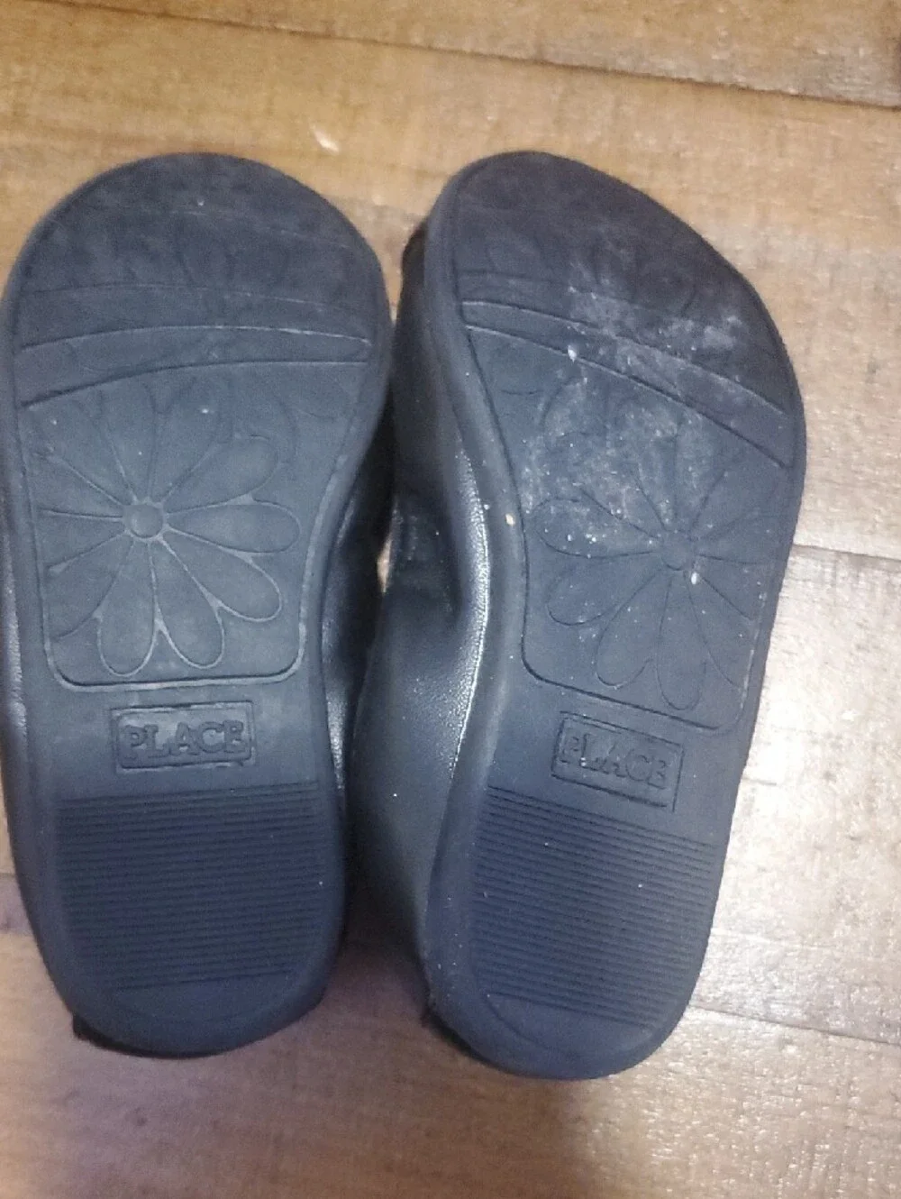 Place Black Girls' Ballet Flats with Bow Accent